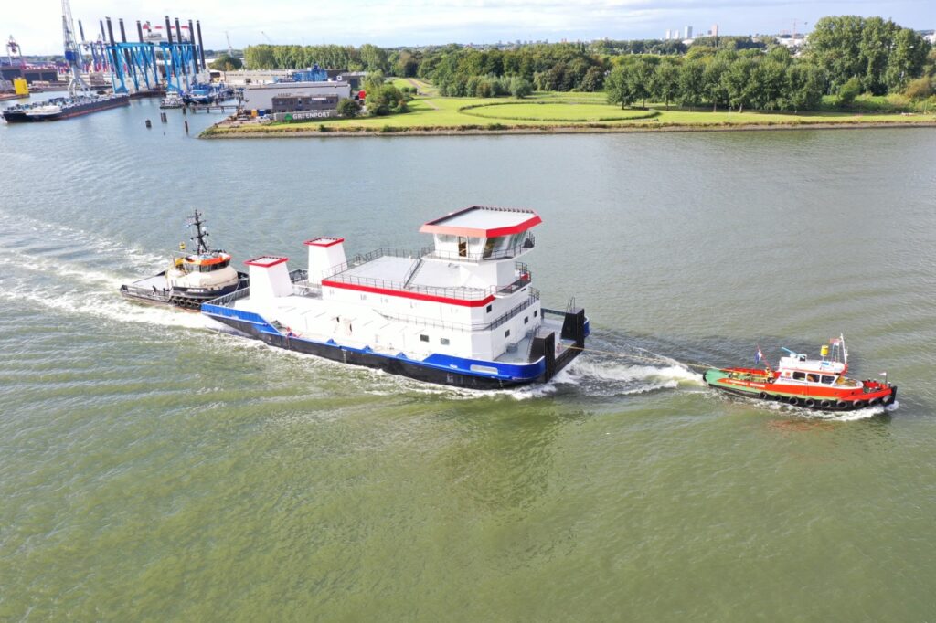 river pusher arrives in rotterdam port, concordia damen, girona sa, river pusher arriveert in rotterdamse haven