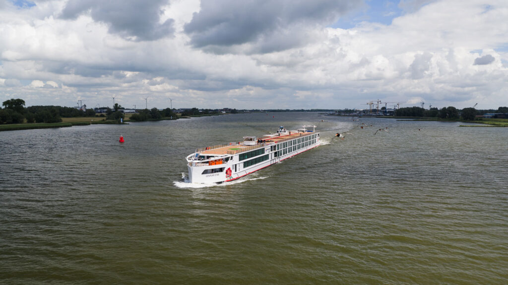 century star, concordia damen, river cruise vessel, rivier cruiseschip, shipbuilding, scheepsbouw, outfitting yard, afbouwwerf