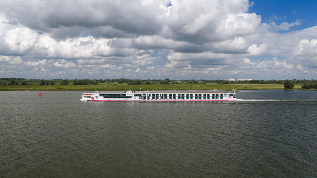 century star, concordia damen, river cruise vessel, rivier cruiseschip, shipbuilding, scheepsbouw, outfitting yard, afbouwwerf